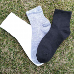 100 paari pesuvabu, kulumiskindlaid sokke: Keskmise pikkusega toru, mustvalge meestele ja naistele &ndash; Ideaalne jalamassaažisalongidele 1 Pair