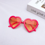 Laste armastuse p&auml;ikeseprillid Trendikad poistele ja t&uuml;drukutele Armsad v&auml;rvilised p&auml;ikeseprillid Virsiku s&uuml;damekujulised p&auml;ikeseprillid