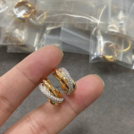 Kolme s&otilde;rmusega teemantk&otilde;rvar&otilde;ngad, kaetud 18K kullav&auml;rviga, eraldatud galvaniseeritud kolmev&auml;rvilised naastk&otilde;rvar&otilde;ngad, k&otilde;rva pilt Seiko k&otilde;rge versioon 925 Silver
