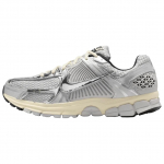 Nike Air Zoom Vomero 5 Grey Fog Chrome Meeste Tennised Metallik-H&otilde;be Kookospiim IM3486-002 41