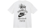 Nike x Stussy The Wide World Tribe T-s&auml;rk (Aasia suuruse m&auml;&auml;ramine) Valge M