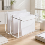 Akr&uuml;&uuml;lajakirjahoidja Lauapealne riiul Minimalistlik N&auml;ituseruumi jaoks white