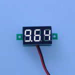 20 tk / partii Valge LED-ekraan, v&auml;rviline DC3-30V auto digitaalne pinge paneeli arvesti m&otilde;&otilde;tur aku monitor