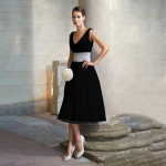 Naiste &uuml;hes t&uuml;kis kleit k&otilde;rge v&ouml;&ouml;kohaga keskmise pikkusega seelikuga peokleit &otilde;htune pulmakleit XXL must