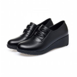 Mustad pehmest nahast &otilde;hukesed t&ouml;&ouml;kingad Naiste &uuml;he kiiluga kontsaga libisemiskindlad pehmest nahast k&otilde;rge kontsaga vabaajajalatsid, mida saab kanda t&ouml;&ouml;l 38 must