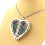 Pierres et Min&eacute;raux. Collier Grenat Tsavorite + Apatite Paraiba brut. Mod&egrave;le coeur.