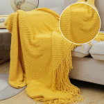 &Uuml;hev&auml;rviline kootud dekoratiivtekk tutiga, sobib ideaalselt voodisse, uinaku v&otilde;i retrodiivani kasutamiseks 130CM x 230CM (including Tassels)