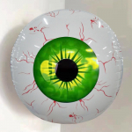 Halloweeni t&auml;ispuhutavad silmamunakaunistused Bloodshot silmamunad siseruumides ja aias Halloweeni kaunistused