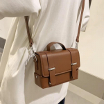Minimalistlik meeste &otilde;lakott Moodne mehelik PU-nahast Crossbody kott V&auml;ike klapiga Messenger kott meestele Disaineri k&auml;ekott pruun