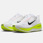 NIKE meeste jooksujalatsid Vomero Plus HV8150-120 42 valge