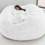 Laisk diivan-beanbag tool elutuppa ja magamistuppa valge