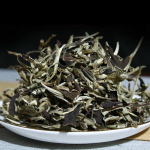 Yunnan Jing Gu Puer Moonlight White Buds Pu'er Puerh lahtiste lehtede tee toores 100g 100g