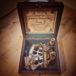 Brass Sextant w Wooden Box Vintage Solid Antiikne Purjetamine Merelaevastiku Funktsionaalne Kingitus J&otilde;ulukingitus