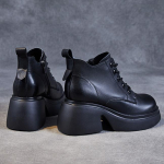 2024. aasta kevad ja s&uuml;gis, uued nahast, paksu p&otilde;hjaga saapad, naiste mood, retro-k&otilde;rgust suurendavad l&uuml;hikesed saapad, naiste 35 must