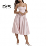 Naiste kleit Madala l&otilde;ikega spagetirihmaga seljata, varrukateta A-kujuline suur kiik puhas v&auml;rvi &otilde;huke v&ouml;&ouml;koht, plisseeritud kokteilipeokleit ballile S must