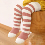 1 paar Stripe Plus Plush pikad torusokid beebi sokid p&otilde;lvek&otilde;rgused sokid Superpehmed paksud soojad hall v&auml;rv
