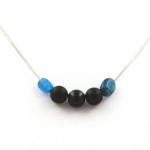 Pierres et Min&eacute;raux. Collier perles Onyx noir mat 8 mm + Agate noire + Apatite bleu du Chaine en acier inoxydable.