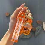 &Otilde;liga t&auml;idetud Coca-Cola pudeli v&otilde;tmehoidja: Peen ripats seljakottidele, autodele, &otilde;pilastele v&otilde;i paaridele