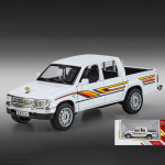 1/32 M&otilde;&otilde;tkava Toyota Hilux Maastiku Pikap Auto Sulamist Metallist Valatud Mudel Heli ja Valguse Seeria Laste M&auml;nguasi Laste S&uuml;nnip&auml;evakingitus valge