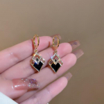 Korea luksuslikud teemantk&otilde;rvar&otilde;ngad: Trendikas 2023. aasta disain naistele - Stiilsed ja sofistikeeritud ni&scaron;iehted. diamond earrings must
