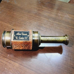 ALBERT EDWARD LONDON 1841. aasta antiikne messingist teleskoop, isade j&otilde;ulukingitus meestele tema s&uuml;nnip&auml;evaks