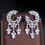 CMM l&auml;ikivad kuupmeetrist tsirkooniumoksiidist pruudi ehted Leaf Tutid rippk&otilde;rvar&otilde;ngad h&otilde;be