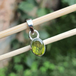 Peridoodi ripats, 925 Sterling h&otilde;be, k&auml;sitsi valmistatud ehted, s&uuml;nnikivikingitus, h&otilde;beripats, naiste ehted, reiki ripats