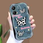 Armas koomiksimustriga kreemja tekstuuriga korpus, lainelise servaga pehme silikoonkaanega telefoni&uuml;mbris Xiaomi Redmi jaoks Redmi 13 5G valge