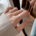 Geomeetriline s&otilde;rmus Naiste minimalistlik ni&scaron;ikujundus Sense geomeetriline s&otilde;rmus poolringikujuline punktiga s&otilde;rmus suvine veetilga avatud nimetiss&otilde;rmus