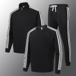 Kolmeosaline meeste vabaaja pluss suuruses p&uuml;stkrae kampsun, kolme triibuga spordikost&uuml;&uuml;m, &uuml;hev&auml;rvilised p&uuml;ksid L