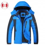 Meeste talvejoped v&auml;listingimustes: Paksud, sametvoodriga, tuule-, vee- ja soojad suurtes suurustes m&auml;gironimisjoped. L