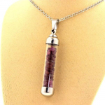 Pierres et Min&eacute;raux. Collier Rubis brut. Mod&egrave;le tube 50 mm.