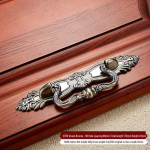 Euroopa antiikse tsingisulamist riidekapi k&auml;epide, sinine ja punane pronks (96 mm)