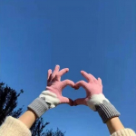 Soojad puuteekraaniga villased kindad &ndash; armas multikas, v&auml;rviline kootud, pluss samet, sobivad ideaalselt talvistele s&otilde;itjatele ja paaridele