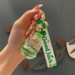 &Otilde;liga t&auml;idetud Coca-Cola pudeli v&otilde;tmehoidja: Peen ripats seljakottidele, autodele, &otilde;pilastele v&otilde;i paaridele