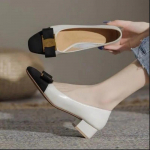 Klassikaline paksu kontsaga vibu metallist kaunistus Daami pumbad Lihtne ruudukujuline pea, nahast naiste &uuml;ksikud kingad Moodne kleit Kinga suurem suurus 42 34