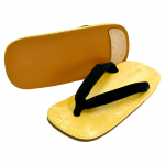 Aiai Jaapanis valmistatud Geta sandaalid kergete tallade, suure suuruse, mustade rihmade ja tatami kangaga. Stiilne ja lahe festivalideks ja &uuml;ritusteks (Must, suur).