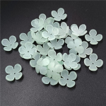 Materjalid Helmed K&auml;sitsi valmistatud DIY Ehted Aksessuaarid 4 kroonlehega Lilled Mood Floret Receptacle Akr&uuml;&uuml;l matt 15mm 20tk sooja v&auml;rvi k&auml;ev&otilde;ru kaelakee heleroheline v&auml;rv