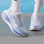 Nike naiste Vomero Plus pehmendusega jooksujalatsid