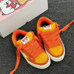Uued oranžid t&auml;ht-rula kingad ins ni&scaron;&scaron; retro leivakingad noorte disain spordikingad size 35 oranž