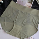 Aluspesu Naised tunnevad end alasti suvel &Uuml;li&otilde;hukesed hingavad j&auml;&auml;siidist &otilde;mblusteta p&uuml;ksikud One Size must