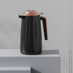 Soojust s&auml;ilitav pott kodumajapidamises kasutatav k&otilde;rgkvaliteetne press-t&uuml;&uuml;pi suure mahutavusega kuumaveepudel, klaasist sisemine anum soojuse s&auml;ilituspudel 1600ml must