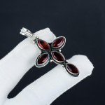 H&auml;mmastav Punane Granaat Kivist H&otilde;bedane Ristripats 925 Sterling H&otilde;bedast - K&auml;sitsi Valmistatud Disain, Igap&auml;evane Ehtekandmine, Unikaalne Ripats Peokandmiseks Kingitus 2.7" punane