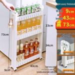 &Uuml;limalt kitsas 10 cm laiune ratastega hoiuriiul k&ouml;&ouml;ki, vannituppa, k&uuml;lmkapi vahesse ja elutuppa. P&otilde;randal seisav k&auml;ru.