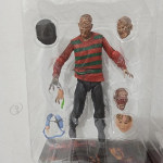 NECA Freddy Kruegeri tegevuskuju kogutav mudelm&auml;nguasi Halloweeni &otilde;udus J&otilde;ulukingid