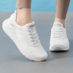 Skechers Naiste 117497-OFWT Vabaajajalatsid US 7.5 valge