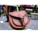 Naiste uus ehtne pruun kitse nahast esmaklassiline crossbody k&auml;sit&ouml;&ouml;na valmistatud kulunud rahakott 7 x 9 x 3 in