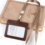 T&ouml;&ouml;taja sissep&auml;&auml;suluba Bussikaardi &uuml;mbris. M&auml;rgi varrukahoidja kott Nahast isikutunnistuse nimi M&auml;rgihoidja krediitkaardikott koos kaelapaelaga