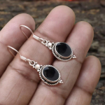 Musta Oon&uuml;ksist k&otilde;rvar&otilde;ngas, 925 h&otilde;bek&otilde;rvar&otilde;ngas, k&auml;sitsi valmistatud ehted, s&uuml;nnikivikingitus, Boho ehted, rippuvad k&otilde;rvar&otilde;ngad, h&otilde;bedased kingitused