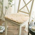 Talvine hobuseraua kujuga pehme s&ouml;&ouml;gitooli padi, mis on paksendatud soojaks, eemaldatav ja pestav kandiline toolipadi, libisemisvastane padi 40x43cm